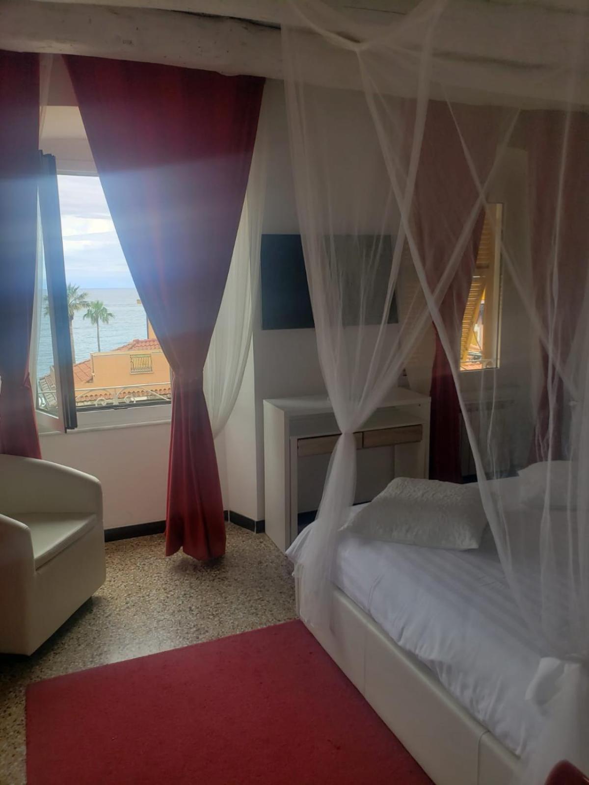 Varazze Suite Sauna E Hammam Екстериор снимка